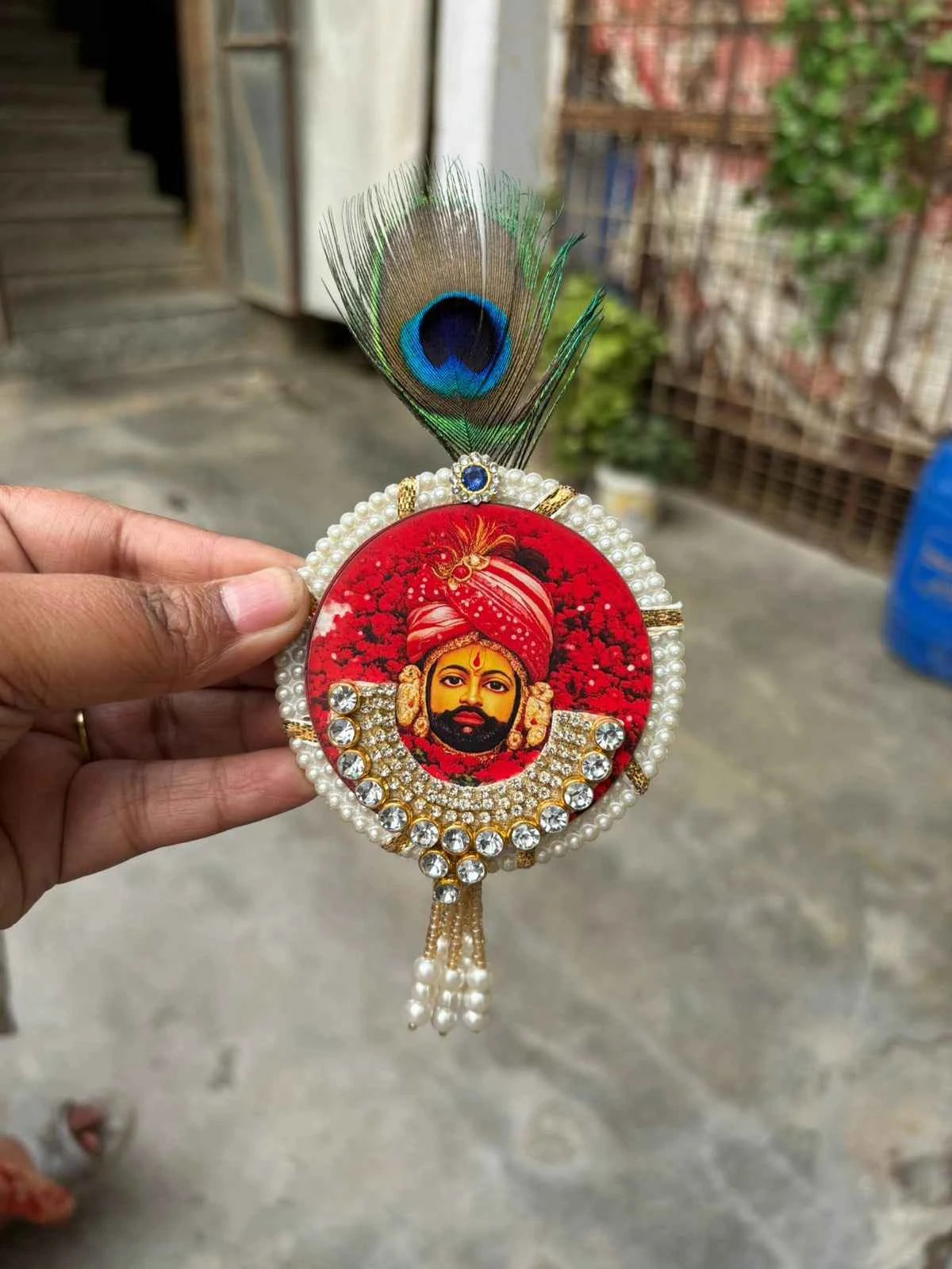Religious Khatu Shyam Ji brooch with kundan stones and morpankh detailing