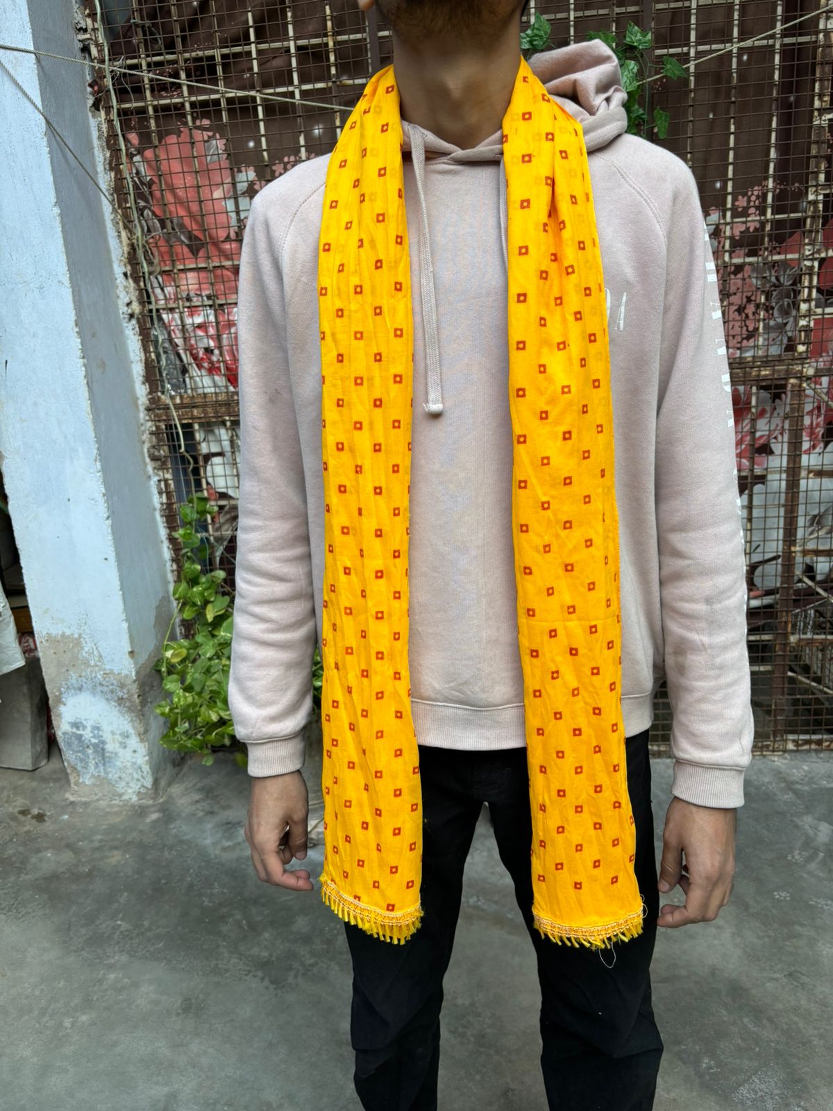 Yellow bandhani swagat phatka for groom and barat entry