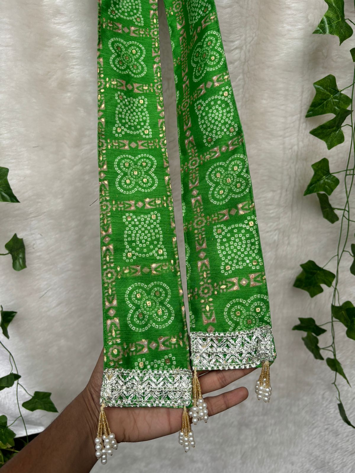 Traditional green bandhani phatka for groom welcome