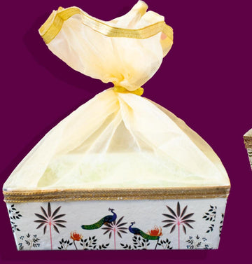 Decorative hamper basket for gift packing used for wedding, festival, and premium gift hampers