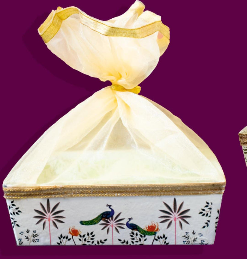Decorative hamper basket for gift packing used for wedding, festival, and premium gift hampers