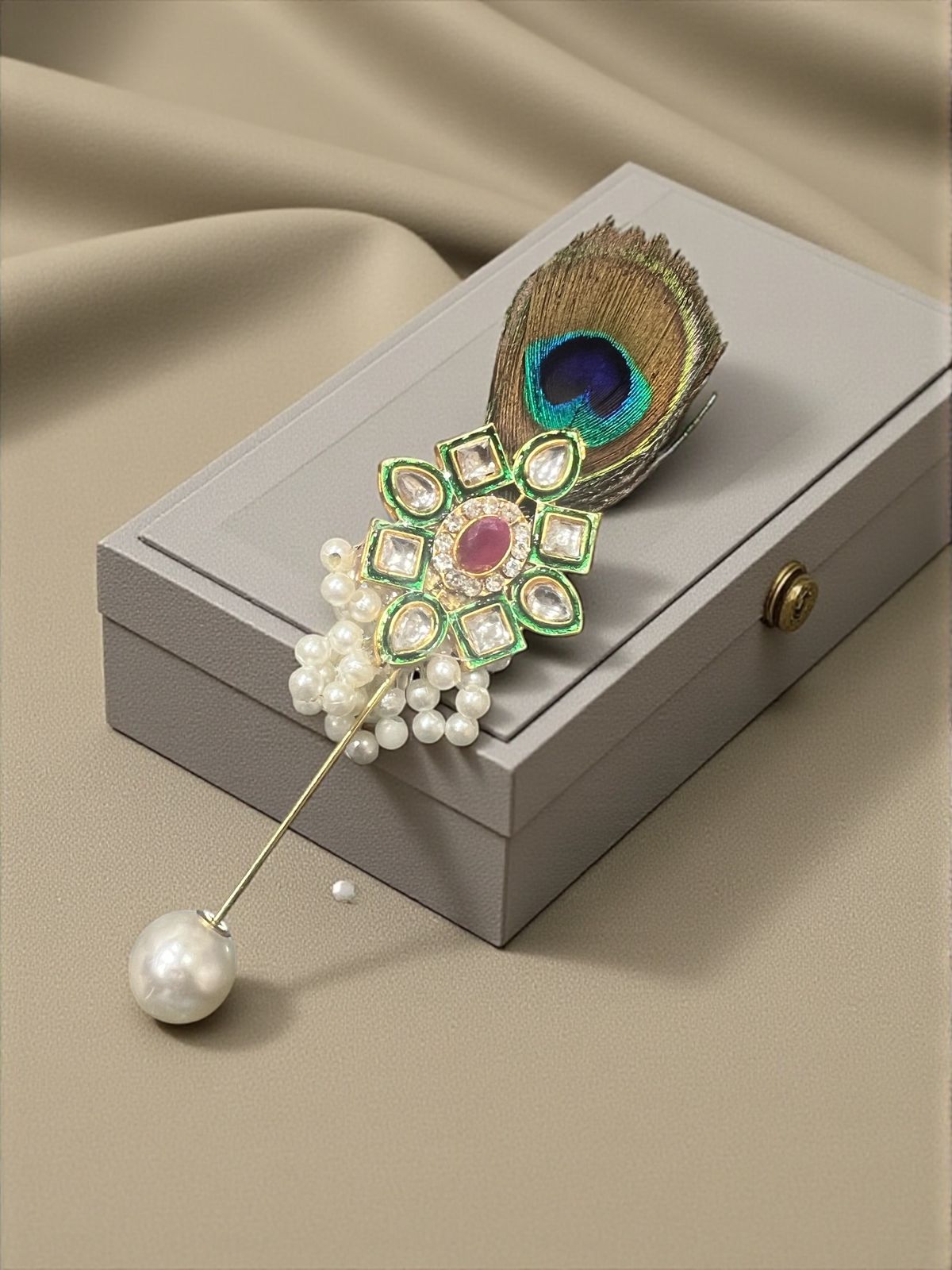 Decorative morphank lepan brooch pin for festive and spiritual wear