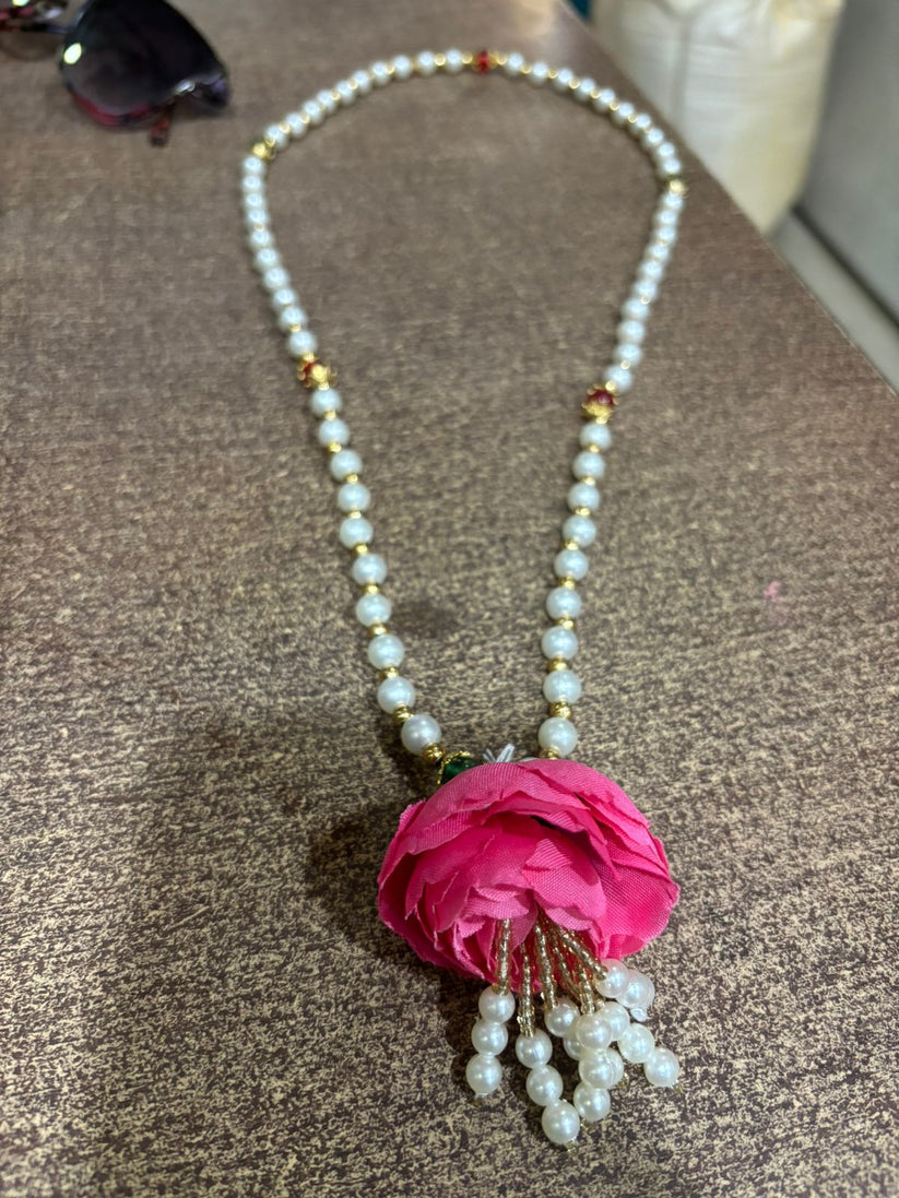 Decorative pink welcome mala for groom and baraat entry