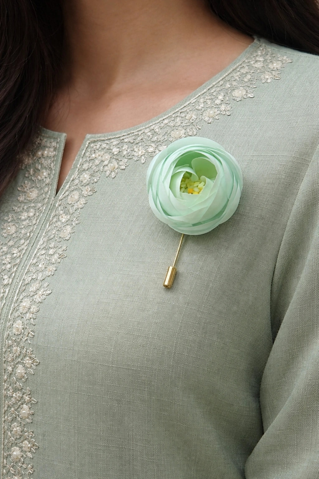 Traditional white flower lapel pin for groom outfit