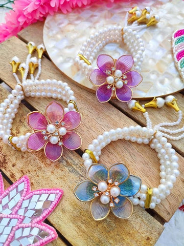 Pearl floral bracelet for wedding return gift with elegant traditional design